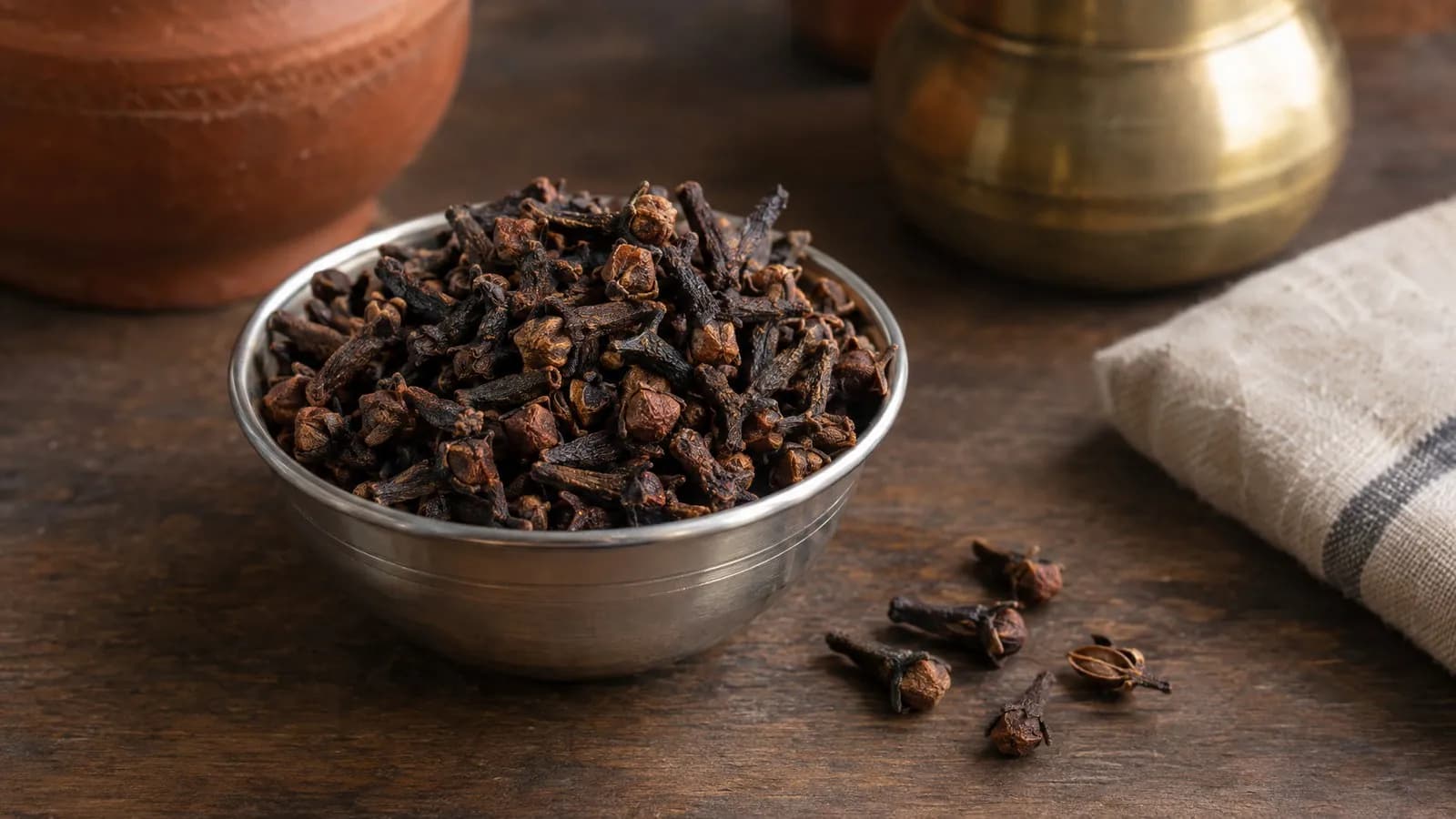 Cloves (laung): names, nutrition, benefits and how to use them