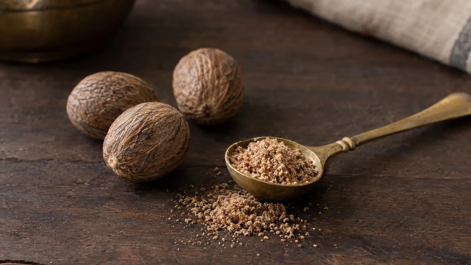 Nutmeg khane ke fayde in hindi: jaiphal ke fayde aur nuksan