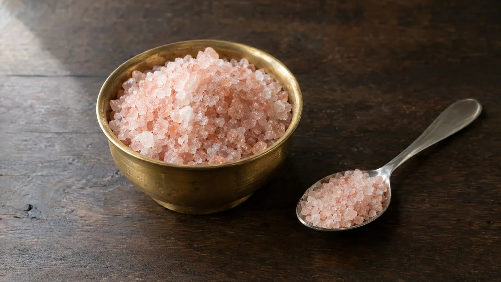 Rock salt nutritional value per 100g: sodium, minerals and calories